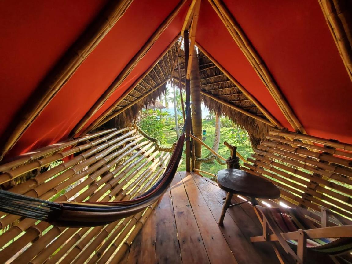 Derek'S Place Eco-Lodge جزيرة ليتل كورن المظهر الخارجي الصورة