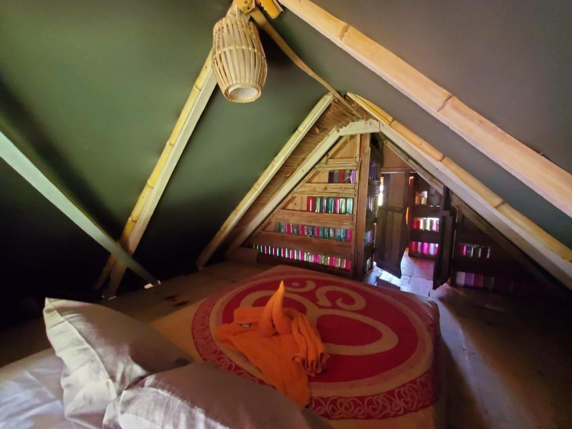 Derek'S Place Eco-Lodge جزيرة ليتل كورن المظهر الخارجي الصورة