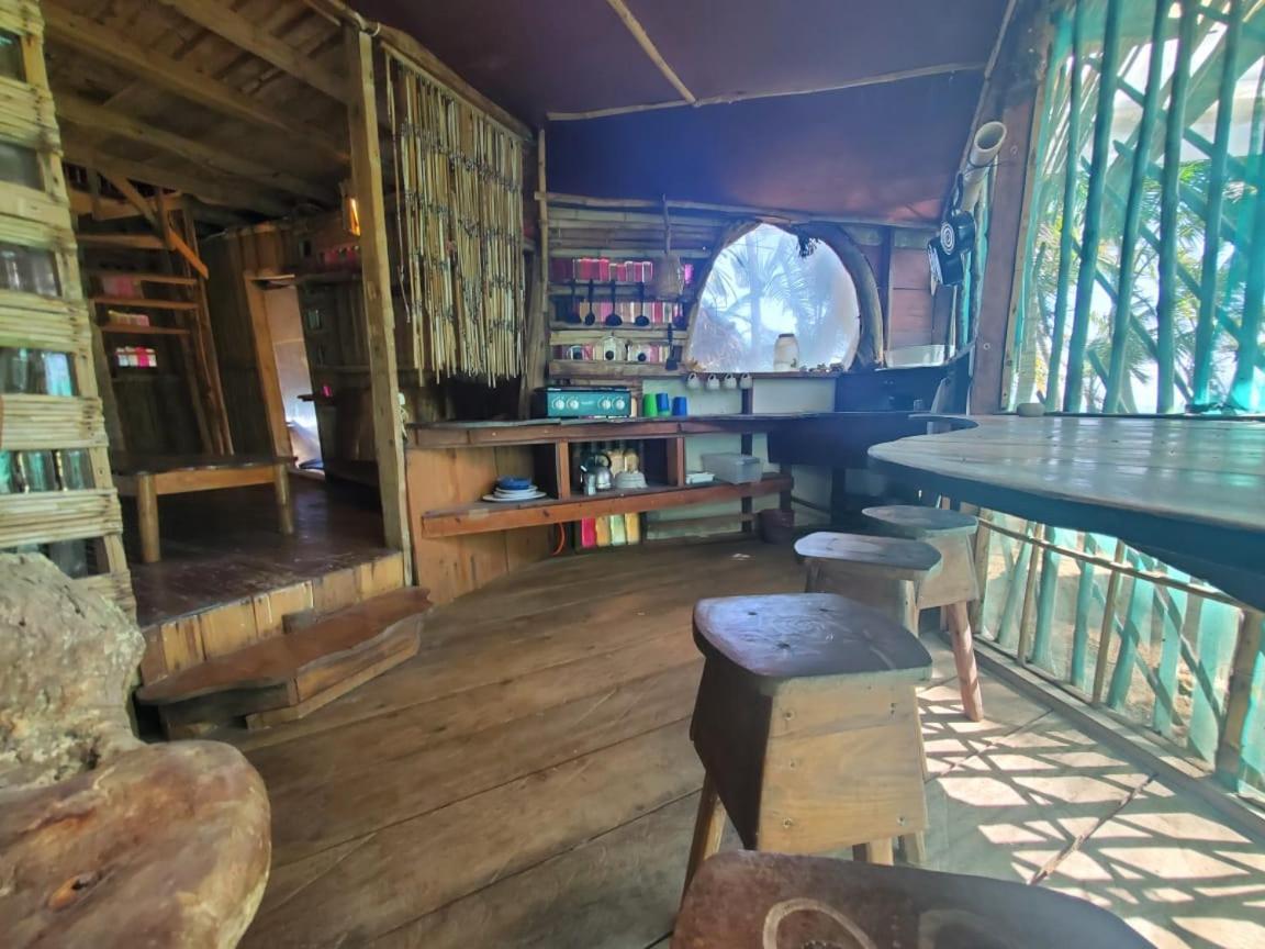Derek'S Place Eco-Lodge جزيرة ليتل كورن المظهر الخارجي الصورة